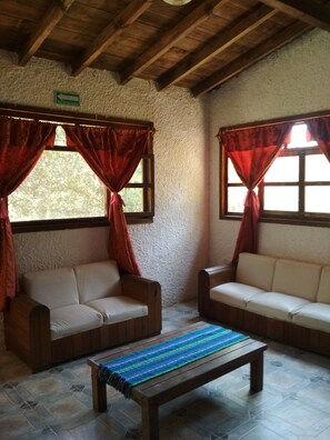 Quadruple Room, Multiple Beds, Garden View | Living room - Hotel & Cabañas amara Café (Cuetzalan del Progreso)