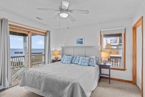 8 室のベッドルーム、デスク、WiFi (無料)、ベッドシーツ