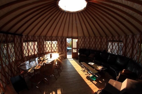 Dining. Fortress Lake Wilderness Retreat