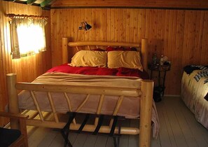Free rollaway beds, bed sheets - Fortress Lake Wilderness Retreat (Fortress Lake)