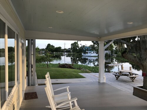 2 BED, 2 BATH LUXURY WATERFRONT W/ LAUNCH NEAR COCODRIE / POINTE AUX CHEIN/HOUMA