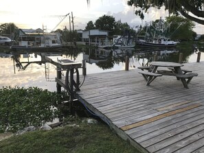 Marina - 2 BED, 2 BATH LUXURY WATERFRONT W/ LAUNCH NEAR COCODRIE / POINTE AUX CHEIN/HOUMA (Montegut)