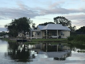 Exterior - 2 BED, 2 BATH LUXURY WATERFRONT W/ LAUNCH NEAR COCODRIE / POINTE AUX CHEIN/HOUMA (Montegut)