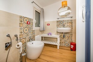 Shower, hair dryer, bidet, towels - Vincent and Elen 2 km from the Zingaro nature reserve (Scopello)