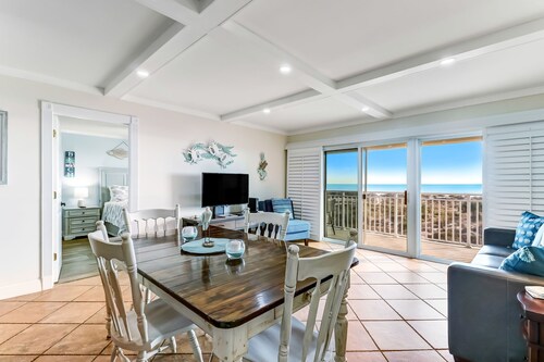 Luxuriöse Updates • Meistersuite mit Meerseite und • Gaming-System