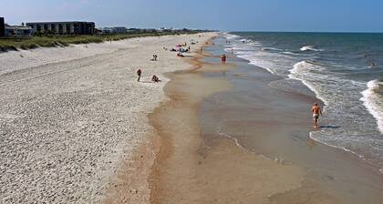 Ketch a Wave • Oceanfront • 2 King Suites