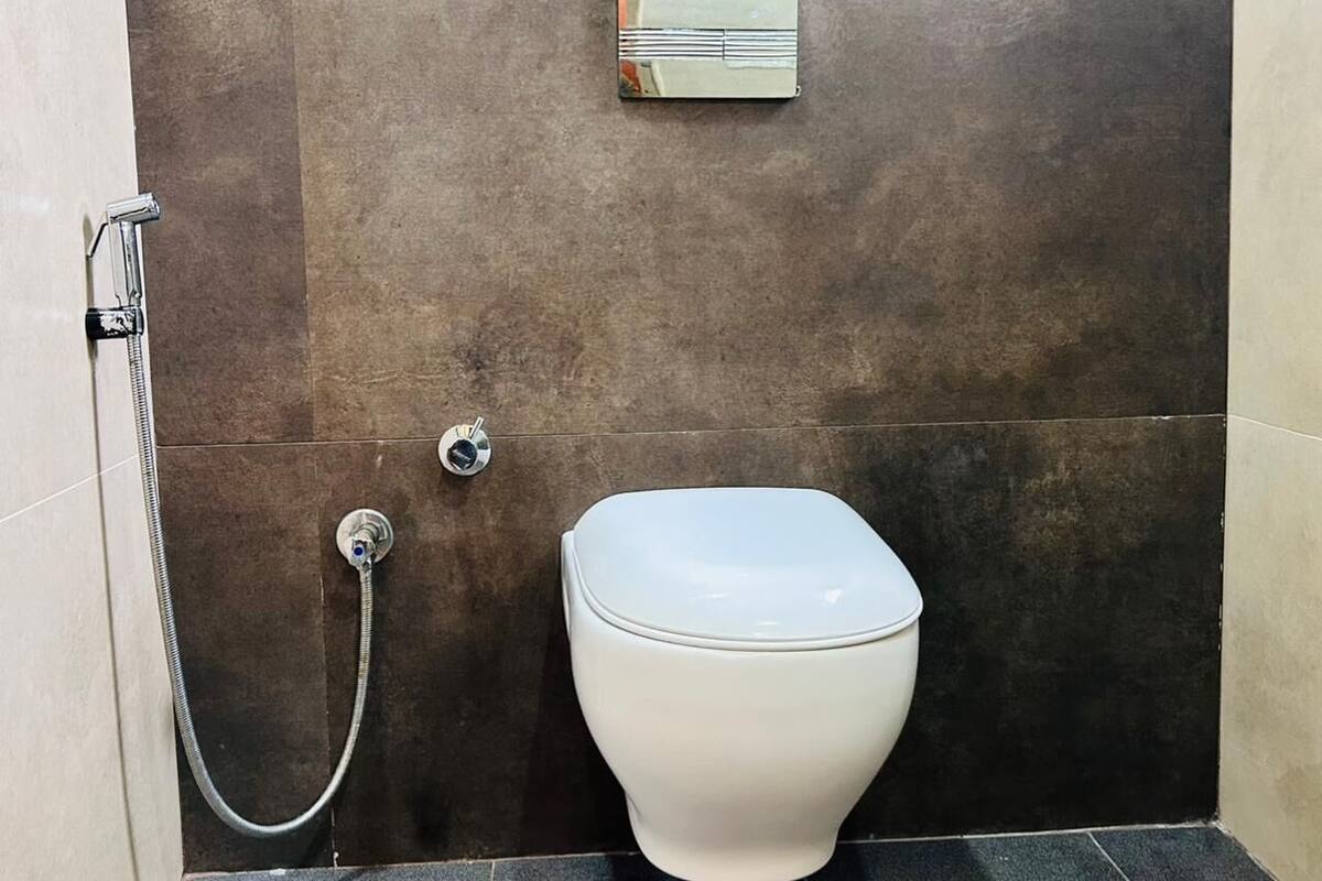 Buồng tắm vòi sen, đồ dùng nhà tắm miễn phí, khăn tắm 