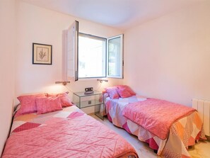 3 sovrum, strykjärn/strykbräda, internet och sängkläder