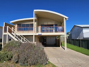 Exterior - Woodlin - You have to see it to believe it - IT'S ALL ABOUT THOSE VIEWS! (Robe)