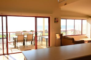 Interior - Woodlin - You have to see it to believe it - IT'S ALL ABOUT THOSE VIEWS! (Robe)