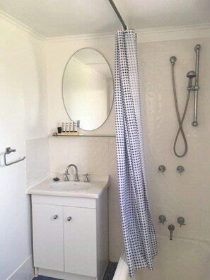 Bathtub