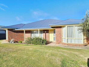 Exterior - Tahara Lodge - Ideal for those larger families! (Robe)