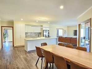 Interior - Tahara Lodge - Ideal for those larger families! (Robe)