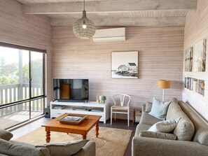 Living area - Three Sisters - 12 O'Byrne Avenue (Robe)