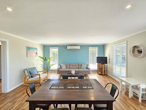 Living area - Jama - Coastal Entertainer - 200 metres to Robes' famous Longbeach! (Robe)