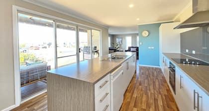 Jama - Coastal Entertainer - 200 metres to Robes' famous Longbeach!