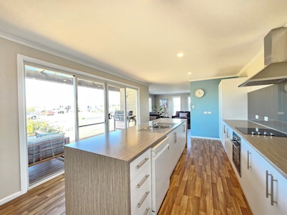 Jama - Coastal Entertainer - 200 metres to Robes' famous Longbeach!