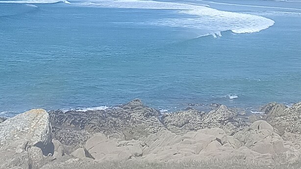 A coastal landscape with a rocky shoreline and calm sea. - Independent studio + enclosed garden in Penmarc'h. Plage du Ster 800m away, laTorche 5 kms away (Penmarch)