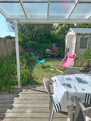 تناول الطعام بالخارج