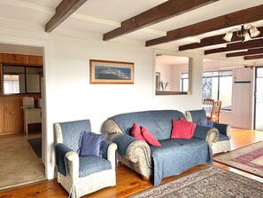 Living area - Harbourside House - Seaside and Harbour Views -Pets Welcome- Outside Only (Robe)