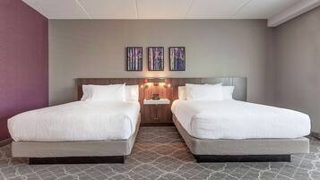 Caja de seguridad en la habitación, escritorio y cortinas blackout