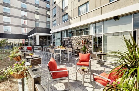 Hilton Garden Inn Toronto Brampton West - Image 2