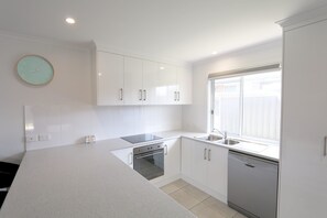 Fridge, microwave, dishwasher, toaster - Syleham Zero - Pet Friendly - Outside Only (Robe)