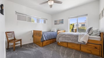 3 habitaciones, escritorio, tabla de planchar con plancha y wifi gratis