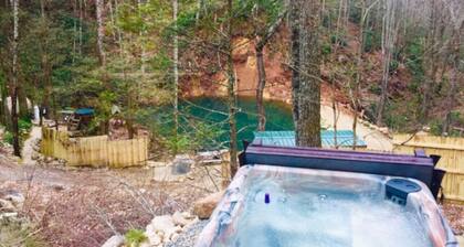 Cozy Beavercreek Cabin Retreat – Smoky Mountain Serenity Awaits!