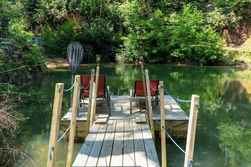 Cozy Beavercreek Cabin Retreat – Smoky Mountain Serenity Awaits!