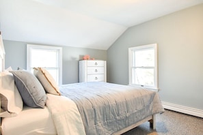 3 habitaciones, tabla de planchar con plancha, wifi y ropa de cama 