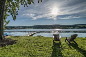 Property grounds - Duckingham Cottage: 3 bedroom home with private lakefront, Waneta Lake (Dundee)