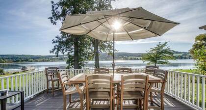 Duckingham Cottage: private lakefront, Waneta Lake