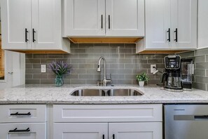 Fridge, microwave, oven, stovetop - Duckingham Cottage: 3 bedroom home with private lakefront, Waneta Lake (Dundee)