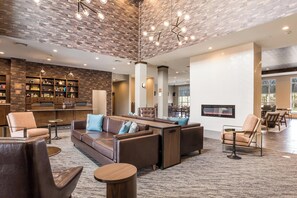 Lobby lounge - Four Points by Sheraton Elkhart (Elkhart)