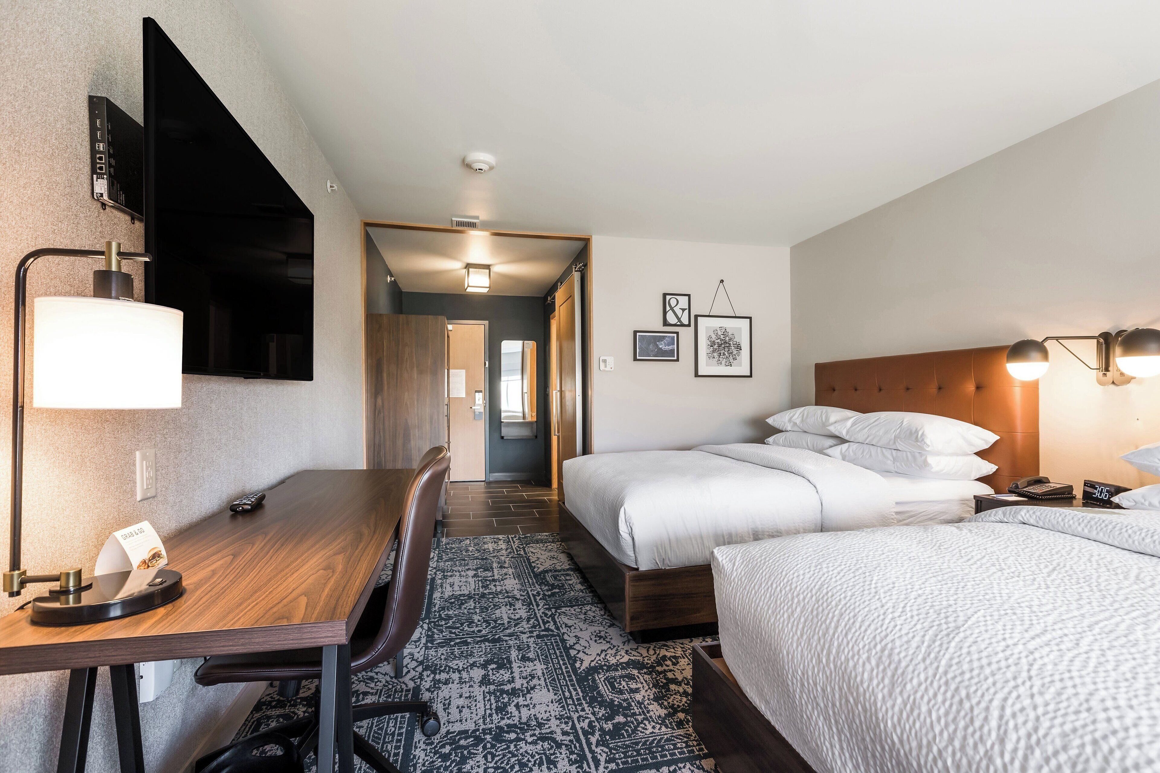 1 bedroom, premium bedding, desk, laptop workspace