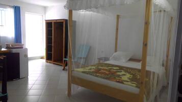 Estudi bàsic, 1 llit doble, vistes al mar | Llits addicionals, wifi gratuïta i roba de llit