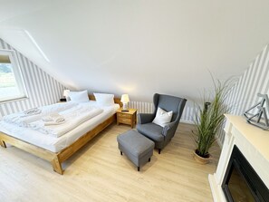 2 chambres, coffre-fort, fer et planche à repasser, lit de bébé portatif