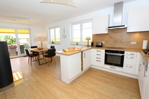 Fridge, oven, dishwasher, coffee/tea maker