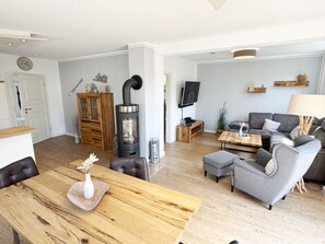 LED TV, fireplace - F: Holiday home Uns lütt Hus with sauna, fireplace & terrace - Holiday home Uns lütt Hus (Baabe)