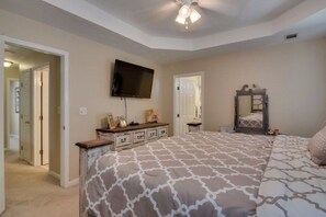 4 bedrooms, iron/ironing board, WiFi, bed sheets
