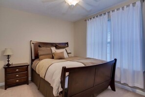 4 bedrooms, iron/ironing board, WiFi, bed sheets