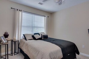 4 habitaciones, tabla de planchar con plancha, wifi y ropa de cama