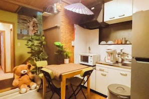 Hochwertige Bettwaren, Betten mit Memory-Foam-Matratzen, Zimmersafe