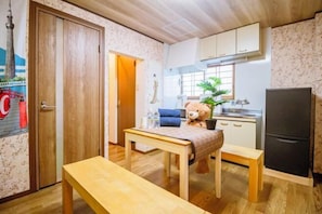 Premium bedding, memory-foam beds, in-room safe, blackout curtains - Maru House (Osaka)