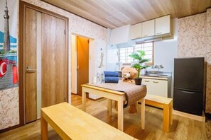 Hochwertige Bettwaren, Betten mit Memory-Foam-Matratzen, Zimmersafe