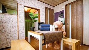 Luxe beddengoed, bedden met traagschuimmatras, een kluis op de kamer