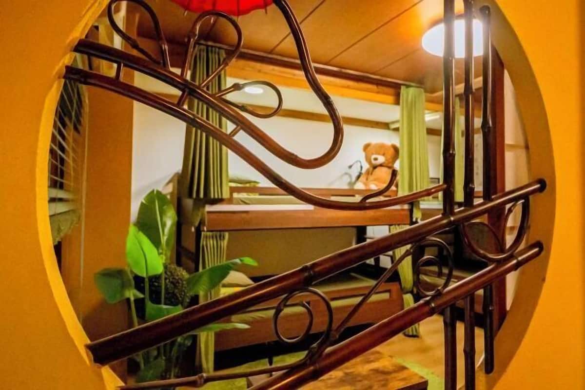 高級寢具、記憶棉床墊、房內夾萬、遮光窗簾/窗簾