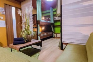 Premium bedding, memory-foam beds, in-room safe, blackout curtains - Maru House (Osaka)