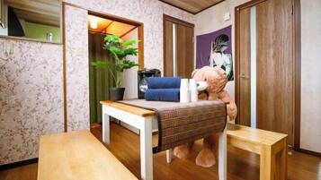 高級寝具、低反発ベッド、セーフティボックス (室内)、遮光カーテン